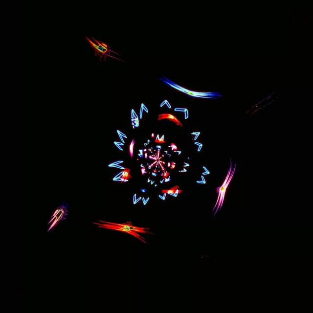 1:1 정사각형 60fps 네온 터널 스크린세이버 - 프랙탈 스타버스트 소용돌이 모션 배경