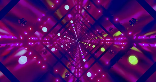 Tollán neon corcra le soilse soilsithe i bhfad, lúb VJ 4K le sféir bokeh magenta, corcra domhain agus buí